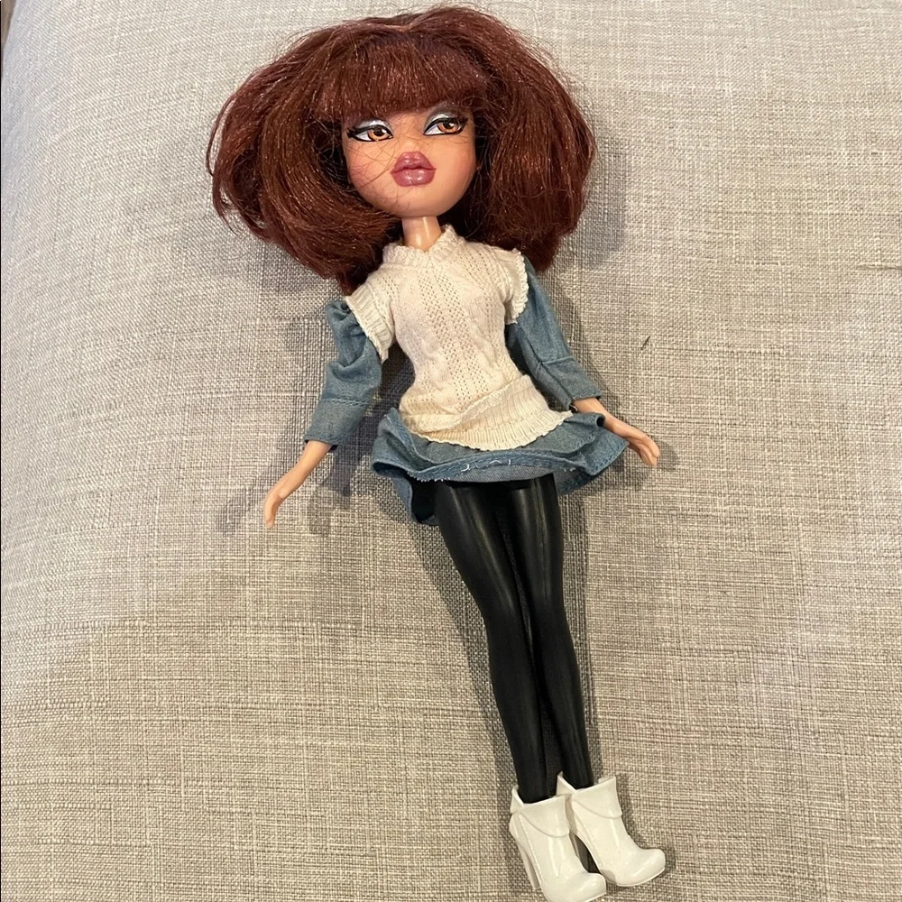 BRATZ Doll Lot 3 Dolls + Accessories - Picture 2 of 5